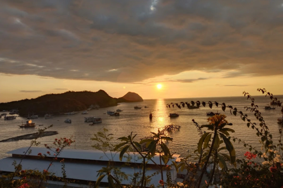 Labuan Bajo sunset bar