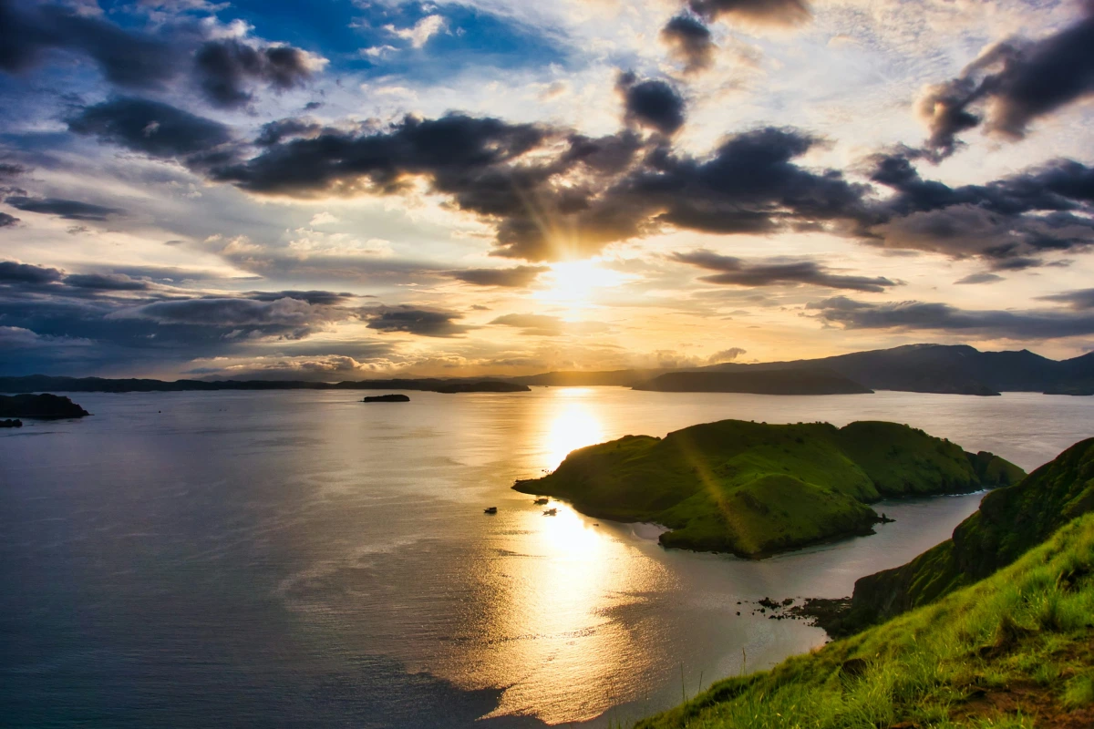 Labuan Bajo sunset hiking spots